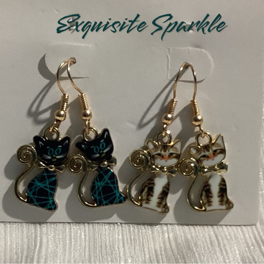 😸Set of Adorable GoldTone Painted Acrylic Hook Drop Cat/Kitten Earrings